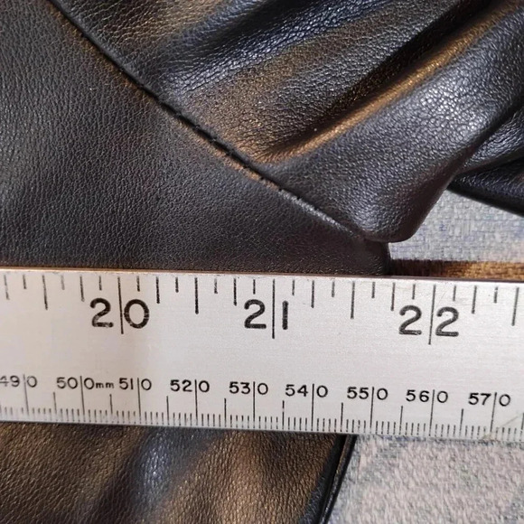 Tres You Vegan Faux Leather Tailored 2  Pocket Lined Moto Jacket in Size Large - Picture 6 of 9